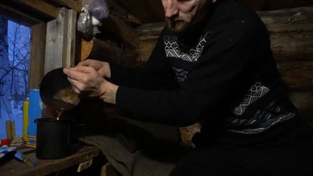 УЕХАЛ ЖИТЬ В СТАРУЮ  ИЗБУШКУ. ОГРОМНЫЕ ОКУНИ ГНУТ КРЮЧКИ. РЫБАЛКА.