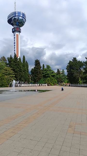 Фонтан на центральной площади Туапсе