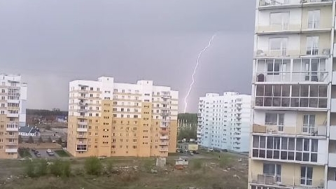 относительно сильная гроза 10.05.25