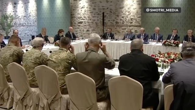 Зеленские опять без костюмов А Умеров и вовсе в балахоне. Как будто приехал плов продавать.