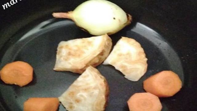 Куриный бульон с корнем сельдерея