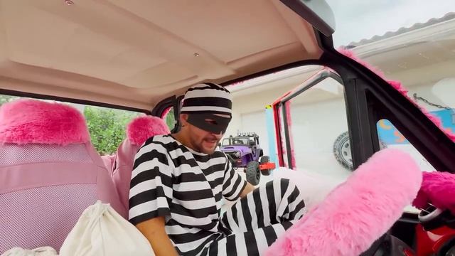 Влад Никита (Vlad Nikita) -Крис помогает маме ухаживать за розовой машиной