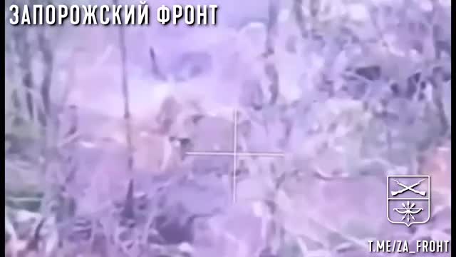 Работа оператора дрона с позывным "Мартын" из группы "Немца" 291-го мсп, который демонстрирует вы...