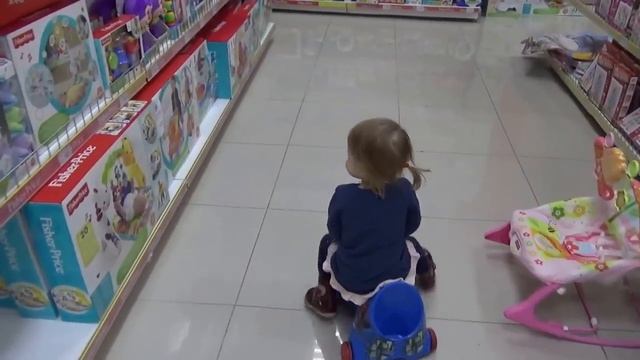 Лайк Настя (Like Nastya) -Катаемся на машинках в магазине игрушек