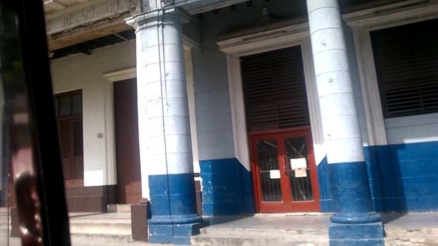 Куба.Гавана из окна местного автомобиля-маршрутки