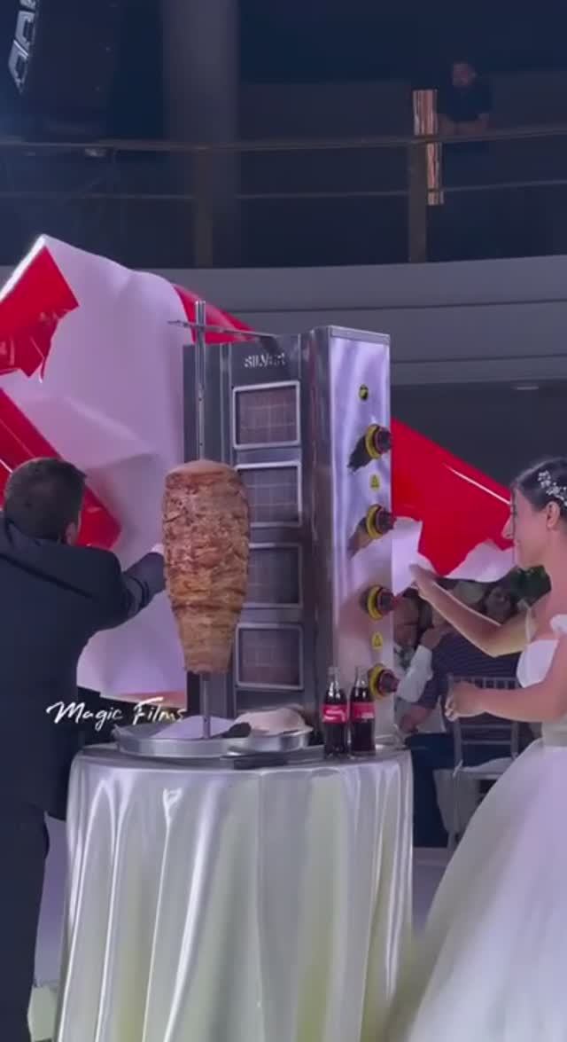 Шаверма вместо торта на свадьбе!