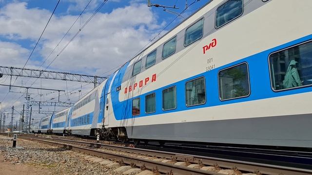 Электровоз ЭП2К-504 с поездом "Аврора"