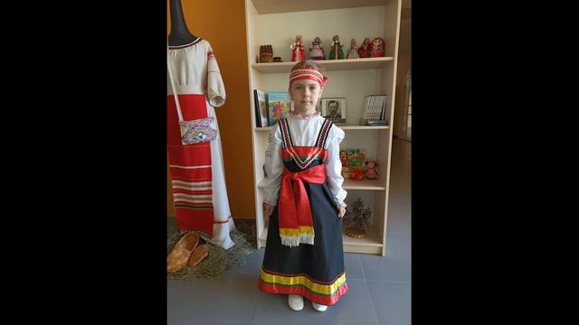 Девичий народный костюм