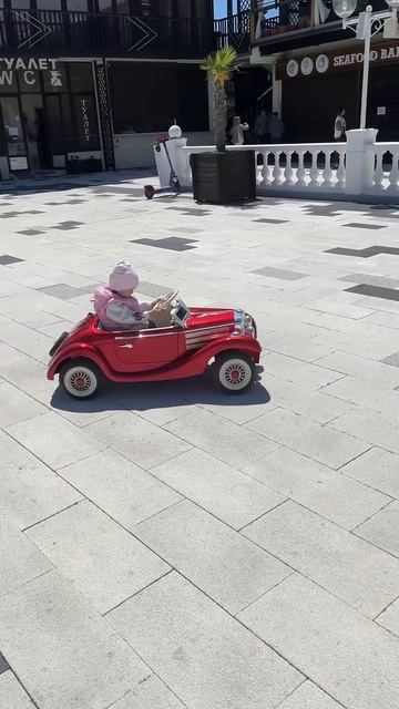 СОФИЯ НА РЕТРО АВТОМОБИЛЕ #baby #kids #дети