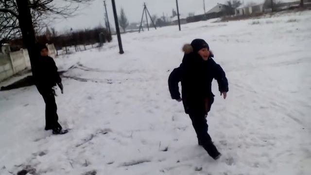 Играемся в снежки....