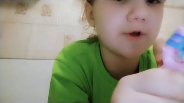 делаю брослет из резинок для плетения