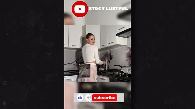 Ютуб девочки зарабатывают как могут :)