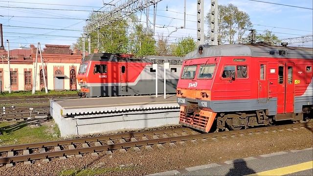 Маневровый Электровоз Синара 2ЭС6-734 Следует с резервом и Электропоезд ЭТ2М-126 До ст. ШапкиОбухово