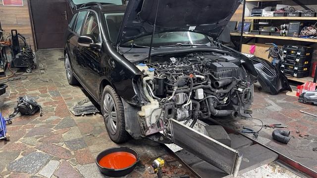 VW Golf6 1.6tdi Заміна радіатора ож і масляного теплообмінни