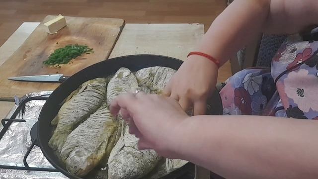 фкусная минутка-рассыпчатая перловая каша с жареными карасями