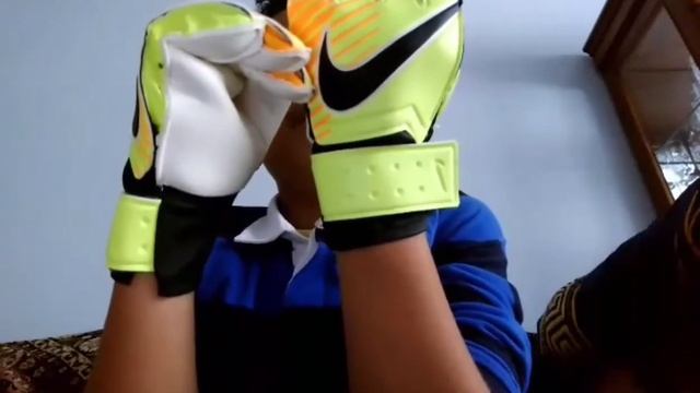 Первый видос: Обзор на перчатки Nike GK Jr Volt