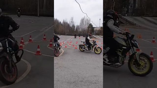 🏍️