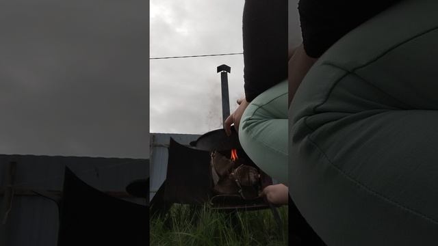 Разжигаю печь для готовки еды