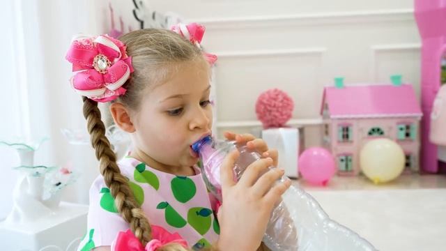Рома и Диана Рома и Диана демонстрируют эксперименты с цветами