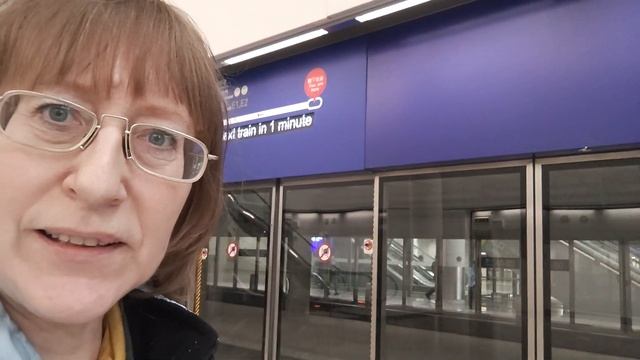 VID 20240405 03 Гонконг аэропорт и чтобы попасть из терминала в терминал надо ехать на поезде