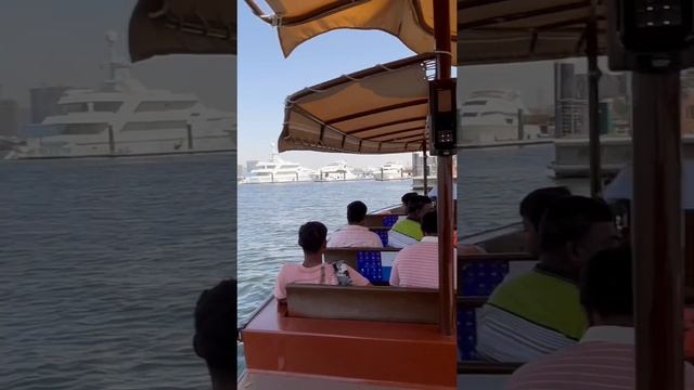 ПЕРЕПЛЫВАЕМ НА ЛОДКЕ ЗАЛИВ ДУБАЙ КРИК.