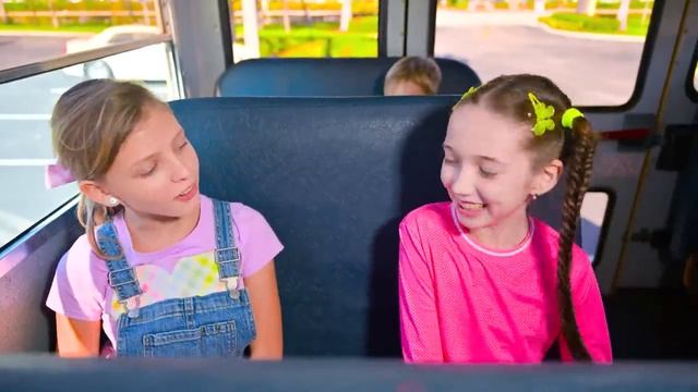 Влад Никита (Vlad Nikita) -Влад и Ники изучают с друзьями правила школьного автобуса