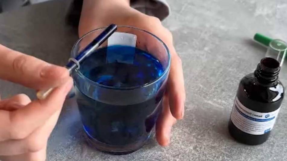 Соцсети породили тренд на питье знаменитой "синьки", врачи бьют тревогу
