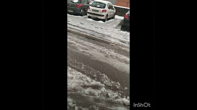Последствия снегопада во Франции....Хочется материться!