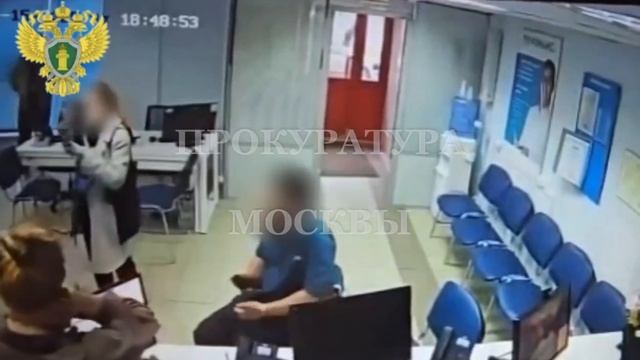 На юге Москвы задержали жительницу после угроз в банке.