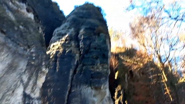 Bastei. Міст Бастай в Саксонскій Швейцарії національний парк поруч із Дрезденом. Гори, річка Ельба.