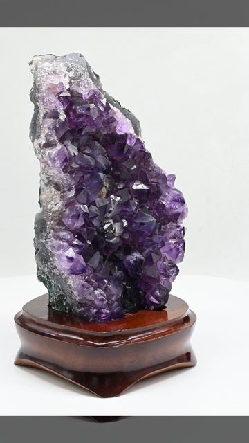 Друза аметистовая на подставке 102*97*168мм, 1194г (E) Арт: 2010120