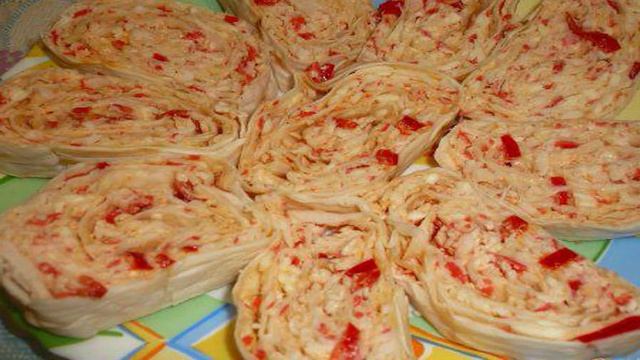 Рулет из лаваша с крабовым мясом и болгарским перцем
