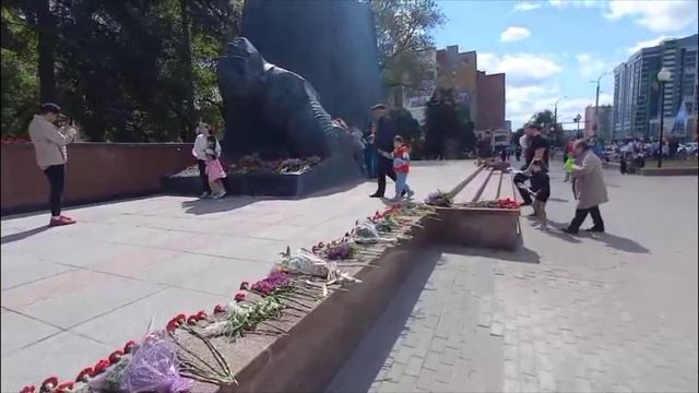 В Воронеже возбуждено дело о сожжении цветов, принесённых к братской могиле у Памятника Славы