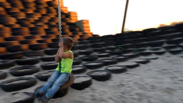 Рома и Диана НОВАЯ ДЕТСКАЯ площадка Sky Family Park под открытым небом