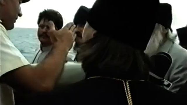 1993г  Владыко Лазарь в Балаклаве у пограничников