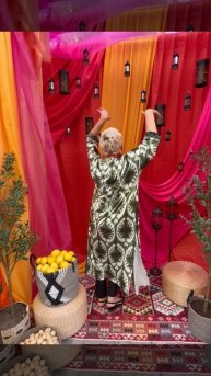 А я танцую, мне по барабану