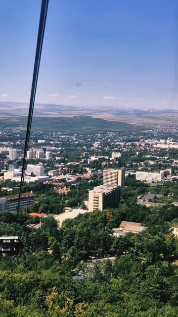 4 августа 2024 г. +36 гр. Пятигорск. Подъем на канатке на Машук и вид на город.