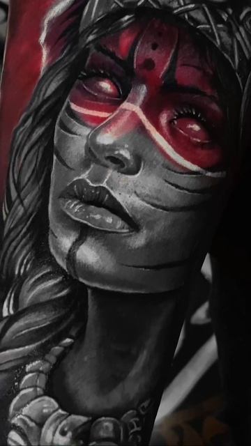 Перекрытие старой татуировки.