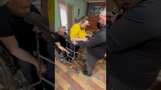 Оля с каждым разом увереннее и увереннее шагает🦶🦶