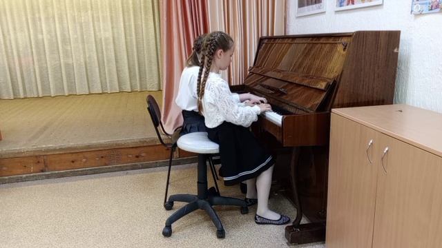 Соловьёвы Вика и Вероника, 13 и 11 лет - К. Хачатурян "Помидор" из балета "Чиполлино"