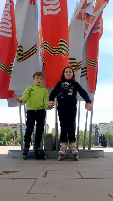 клип яркий худи