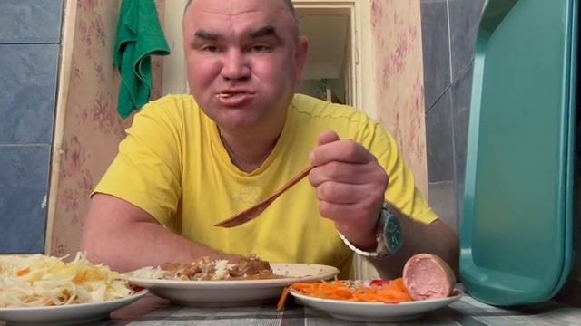 МУКБАНГ/ГРЕЧНЕВАЯ КАША С ГУЛЯШОМ/САРДЕЛЬКА/КВАШЕНАЯ КАПУСТА/МАРКОВЬ 
ПО-КОРЕЙСКИ