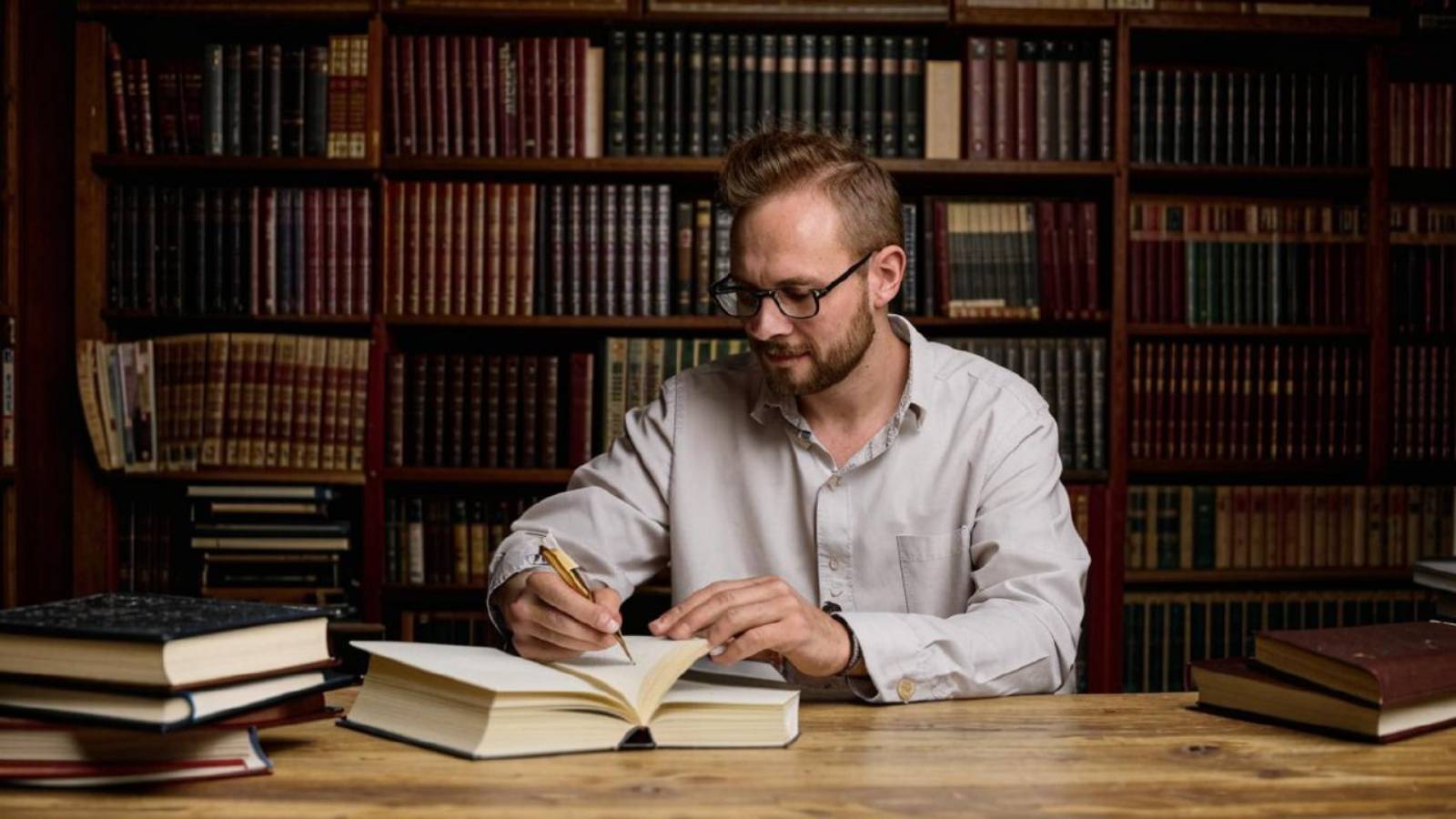 ЗАПИСКИ АЛЕКСАНДРА ГЕННАДЬЕВИЧА. Глава 12. Александр Геннадьевич пишет новую книгу Капитан Нина