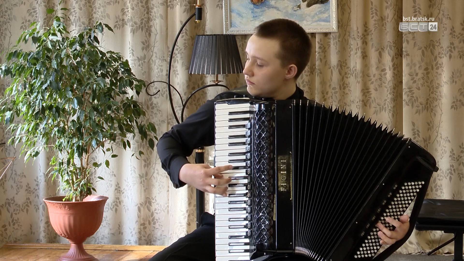 В ОДШИ № 3 Братска прошёл концерт Романа Колганова