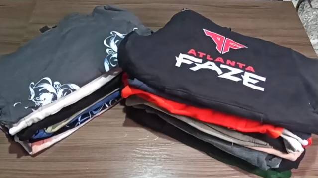 Лот 2796 Сток Костюмы трикотажные, толстовки NHL ,VRST и др. 12,2 кг 23 ед