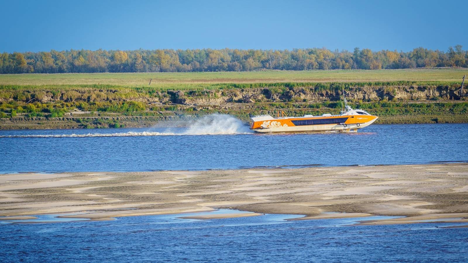 В большое плавание - реки Югры превратились в оживлённые магистрали