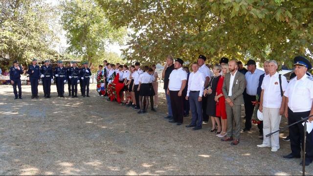 Благоустройство территории памятного комплекса советским солдатам, погибшим в бою за хут. Курбацкий