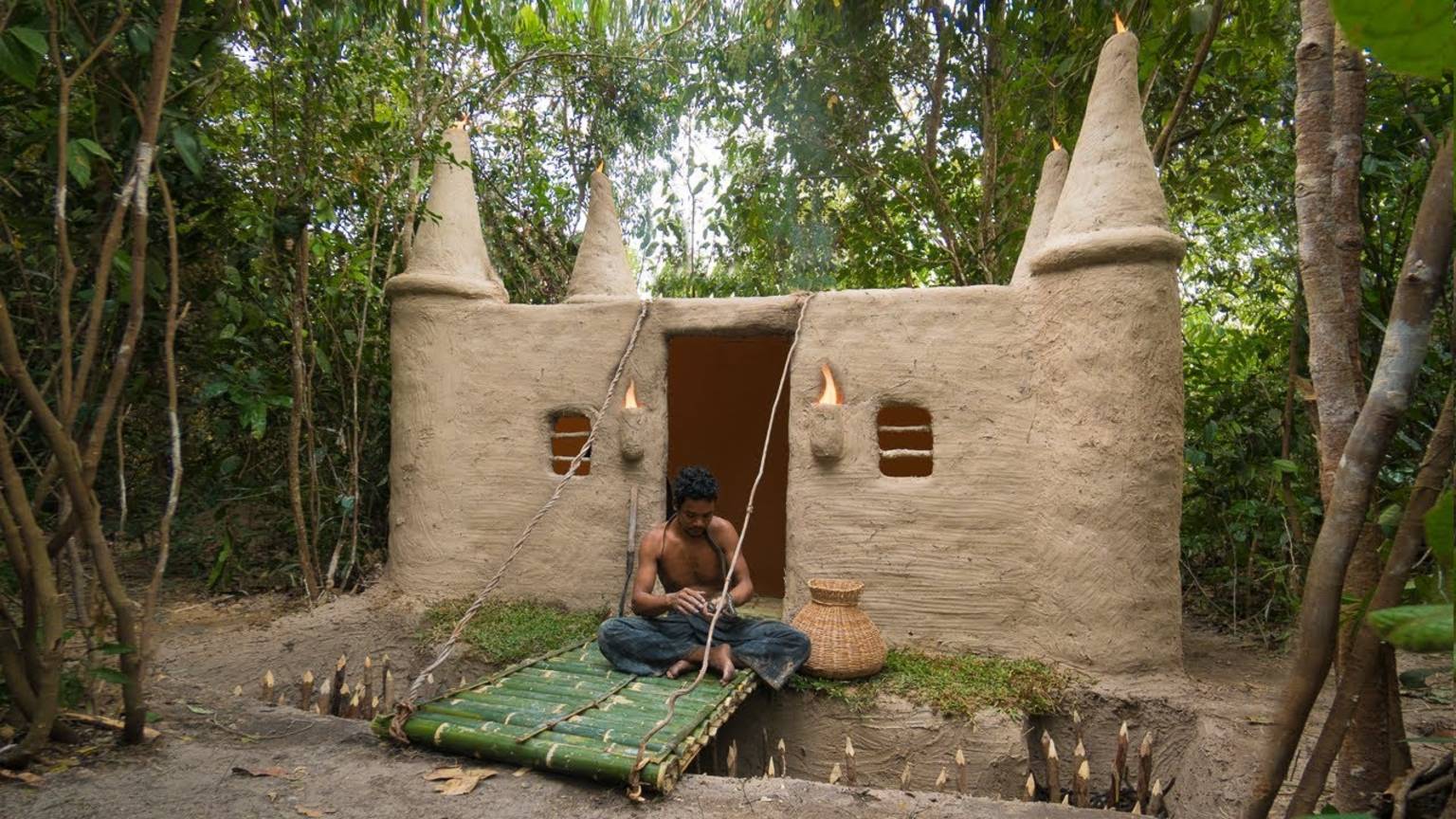 "Строим замок из глины и соломы по древней технологии! (Cob House Castle)"