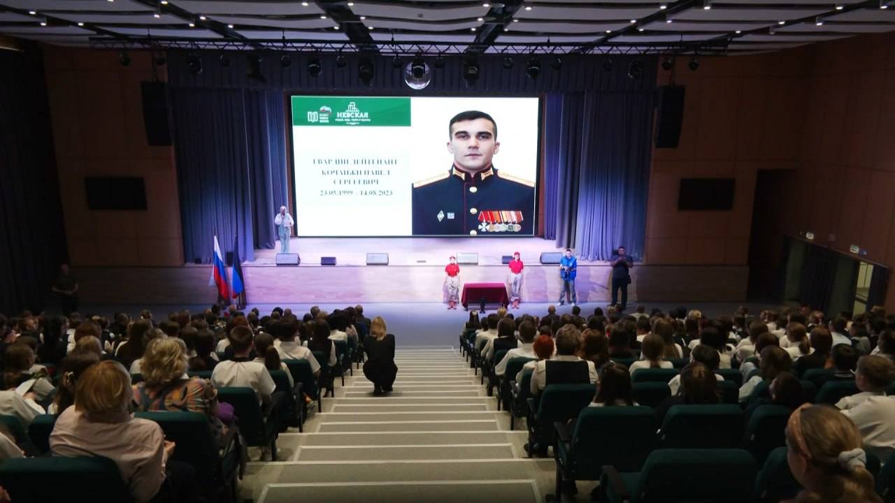 Открытие «Парты Героя» в школе «Невская» в Мариуполе.  16.05.2025