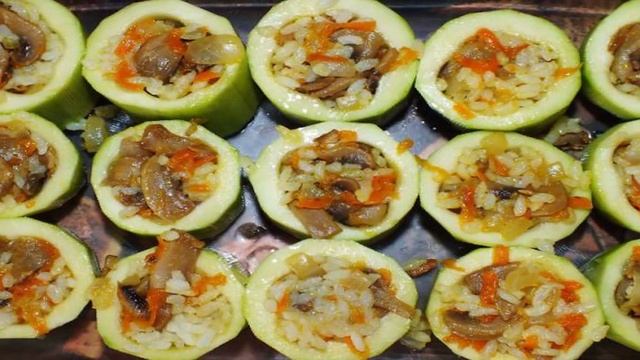 Кабачки фаршированные грибами и рисом